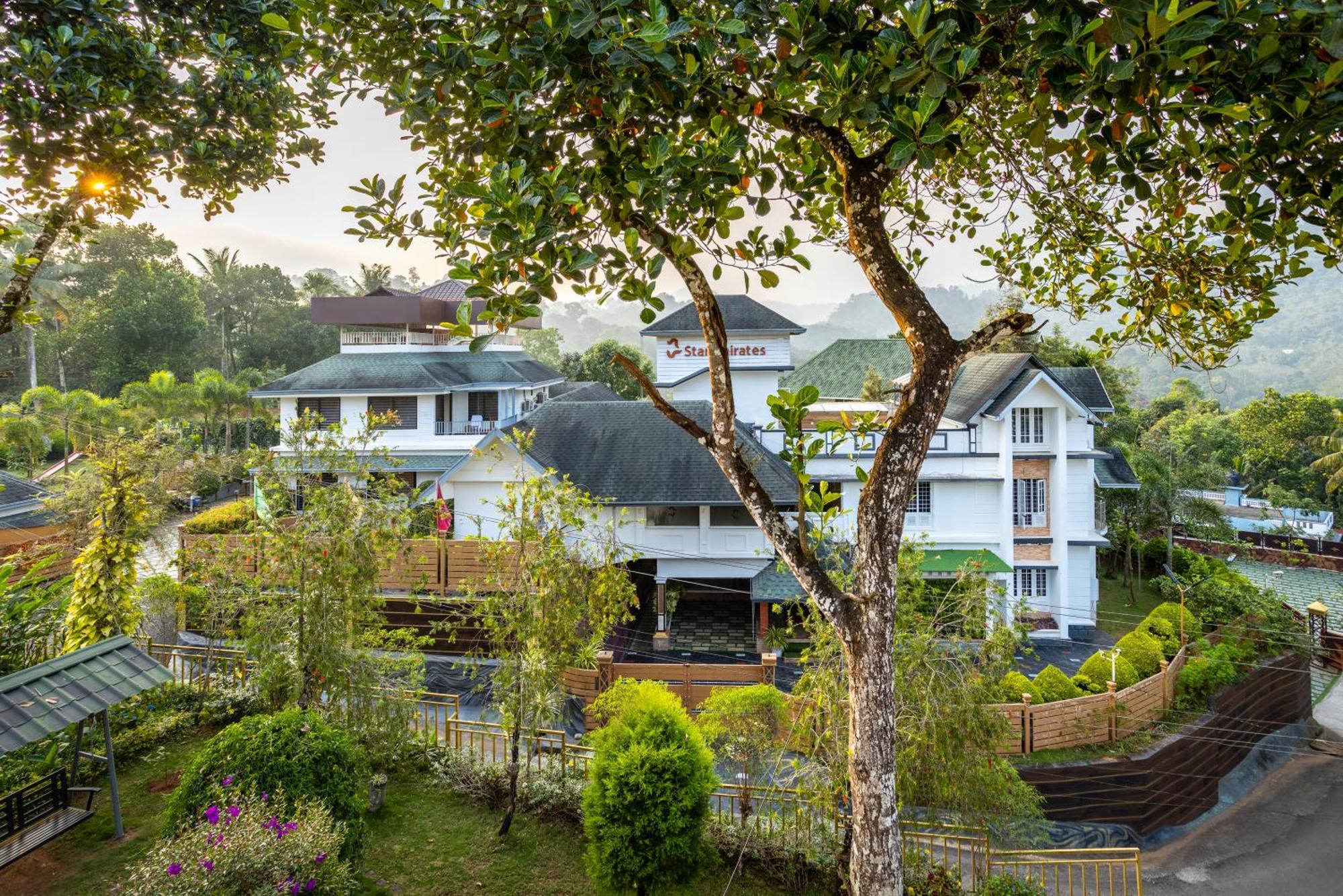 Star Emirates Luxury Resort And Spa, Munnar Anachal Bagian luar foto