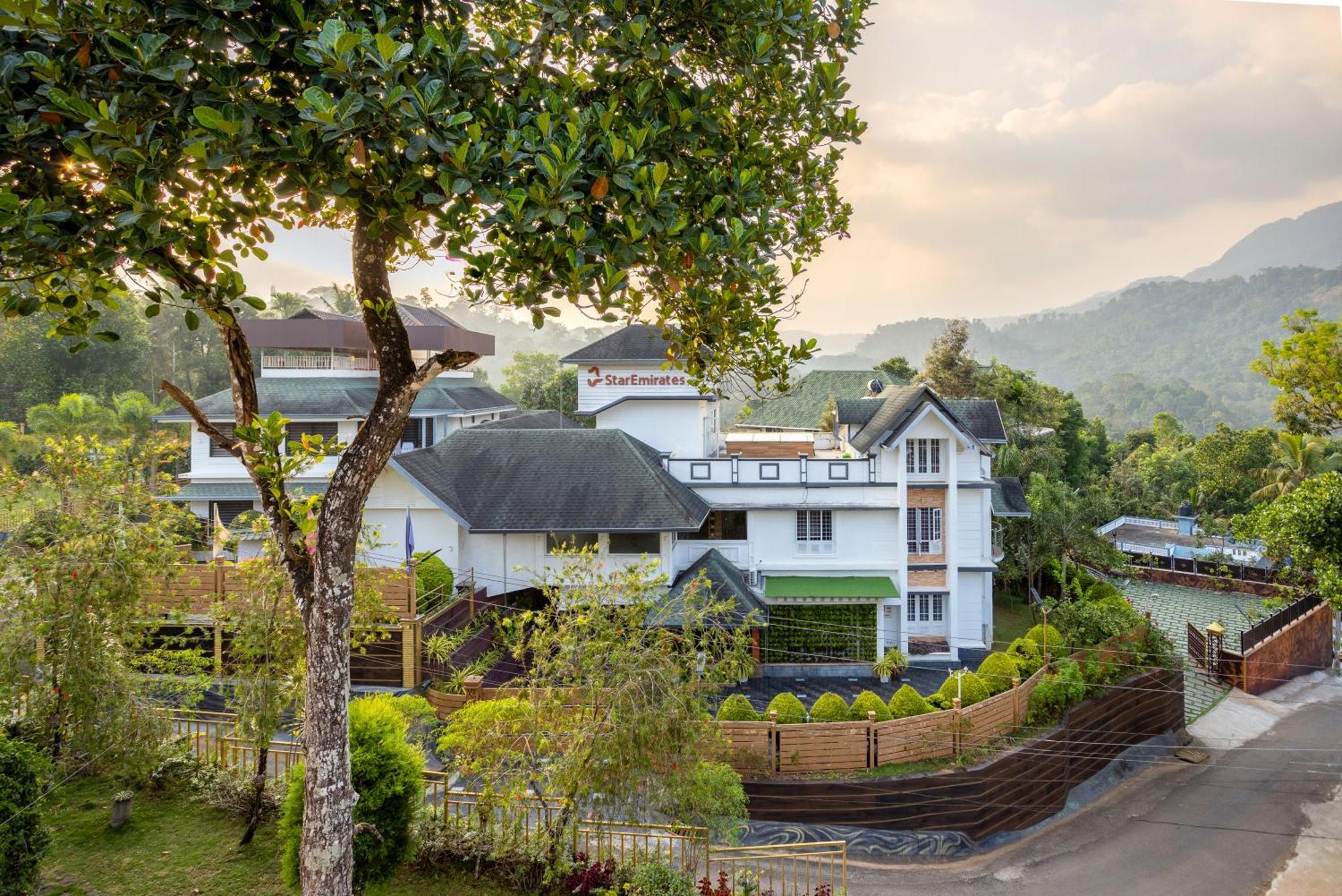 Star Emirates Luxury Resort And Spa, Munnar Anachal Bagian luar foto