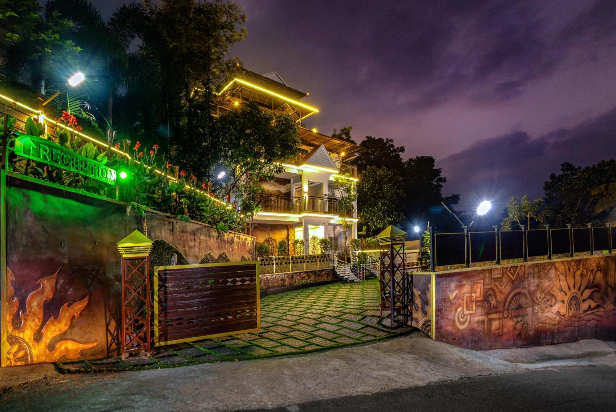 Star Emirates Luxury Resort And Spa, Munnar Anachal Bagian luar foto